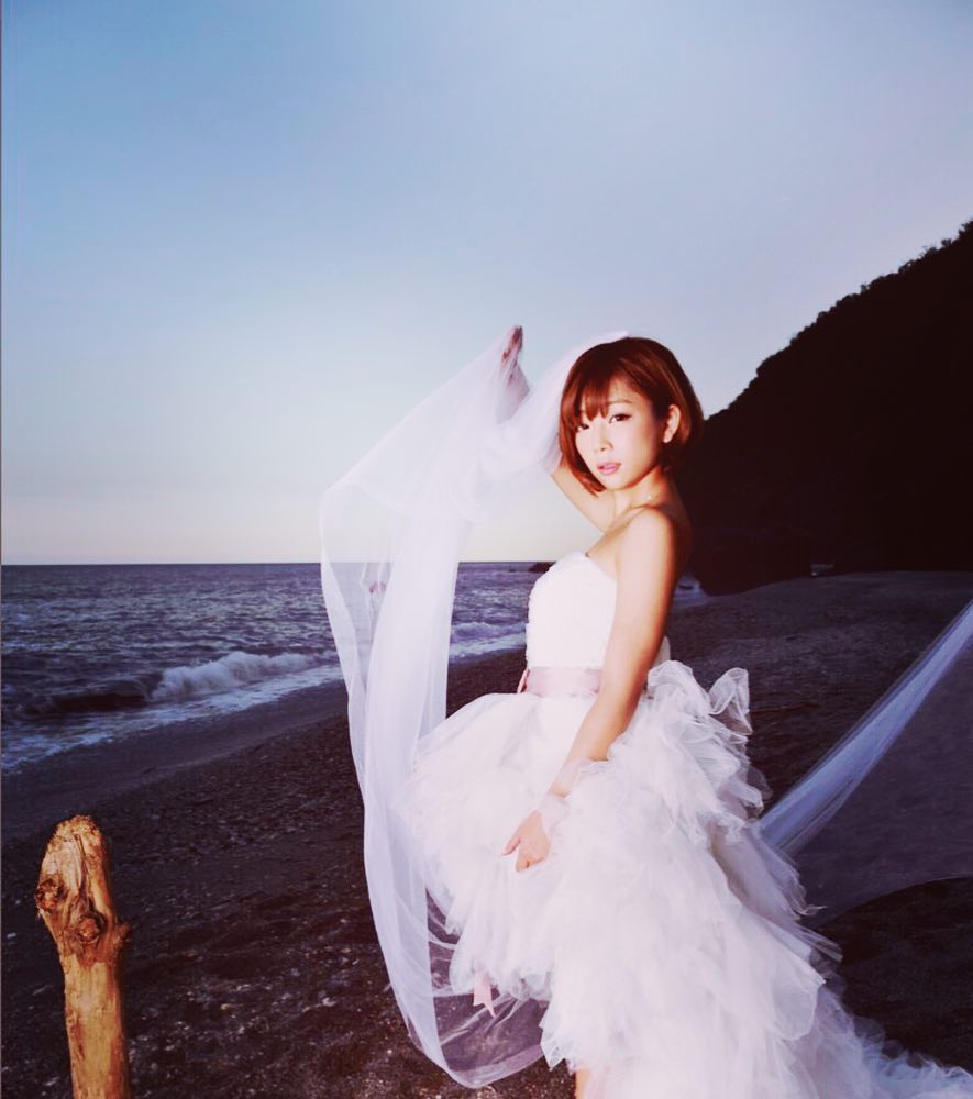 Дівчата виходять заміж самі за себе: чому дивний тренд з Японії знову набирає обертів